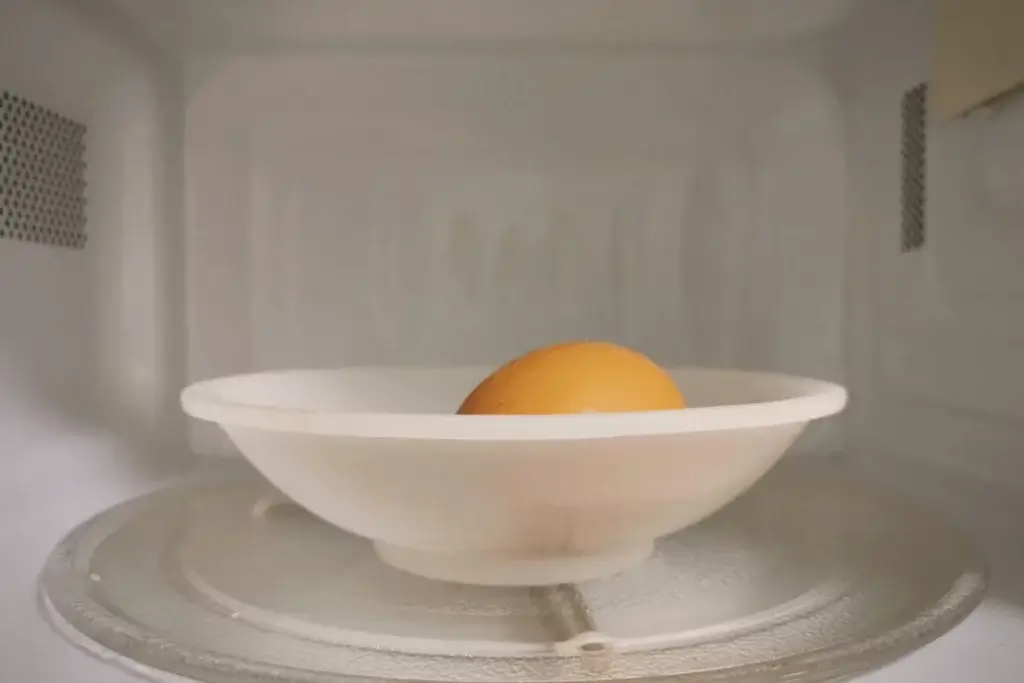How to Reheat Boiled Eggs in the Microwave?