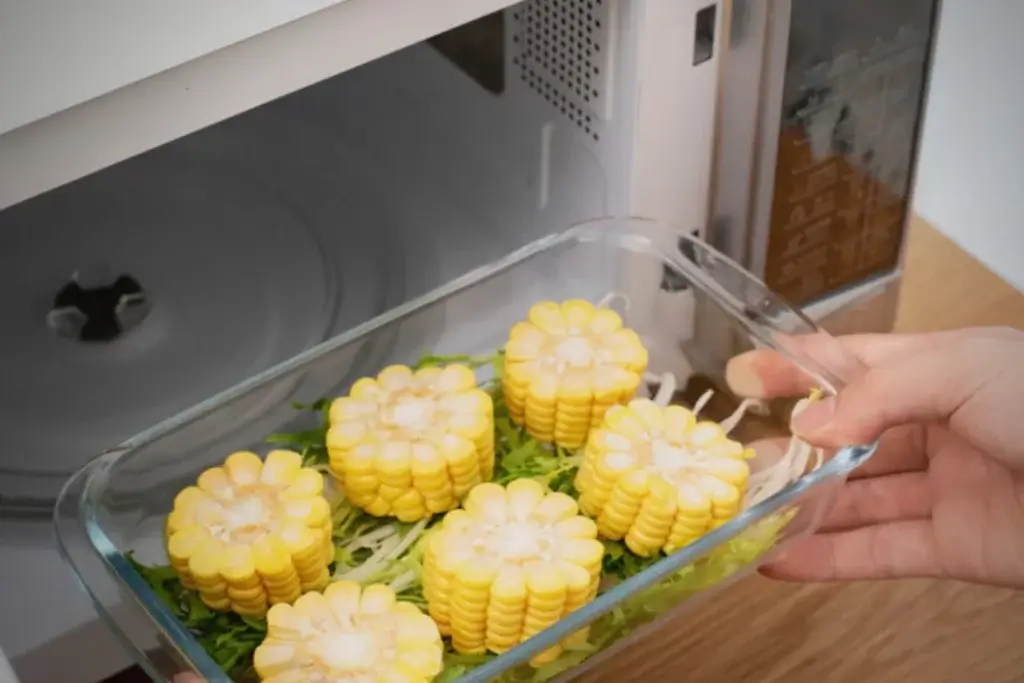 How to Reheating Corn on the Cob in the Microwave