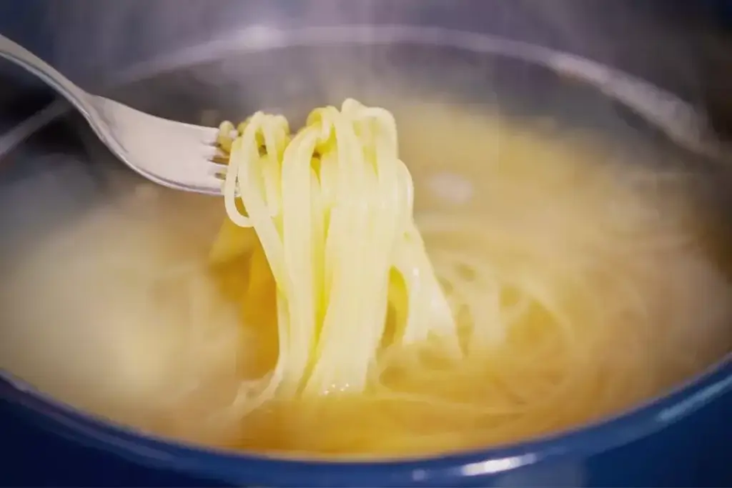 How to Reheat Pasta By Boiling