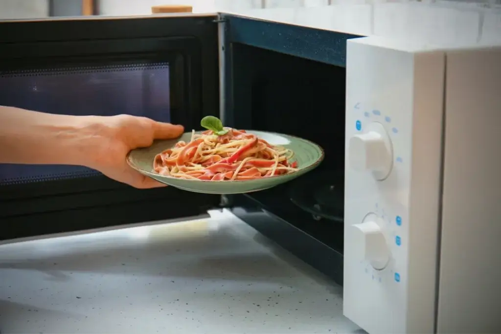 How to Reheat Pasta in Microwave
